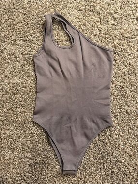 One-Shoulder Ribbed Bodysuit in Taupe